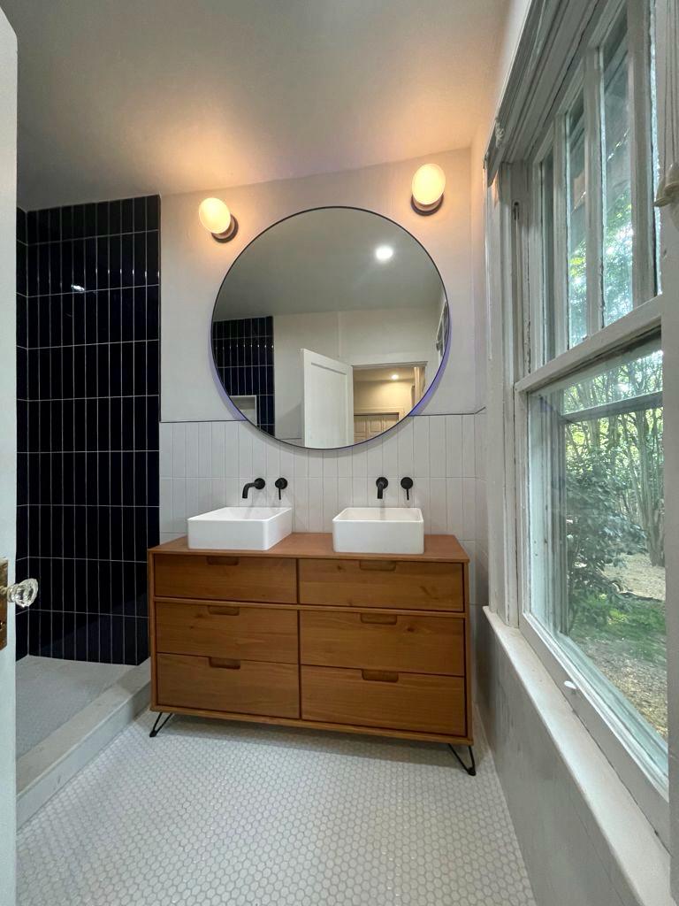 Modern bathroom